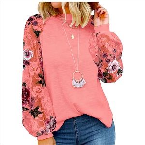 Gorgeous Lace sleeve top!